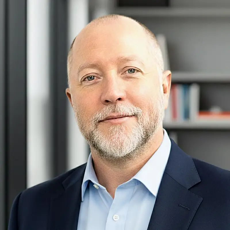 Head shot of Bo Barron